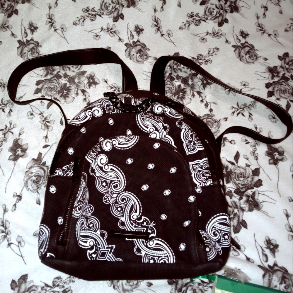 KENDALL& KYLIE:BLACK BANDANA BACKPACK